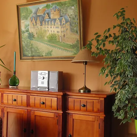 Belle - Rose Daschow